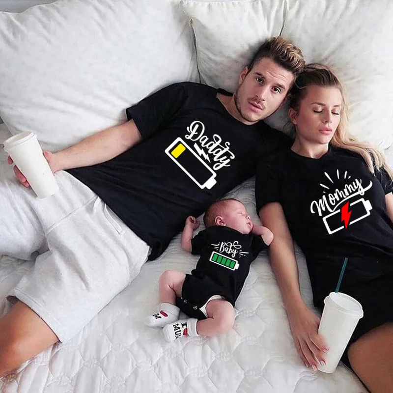 面白いお揃いの家族バッテリーティーシャツ、ママ、パパ、息子、 - Plant Parent T Shirt のレビューと価格